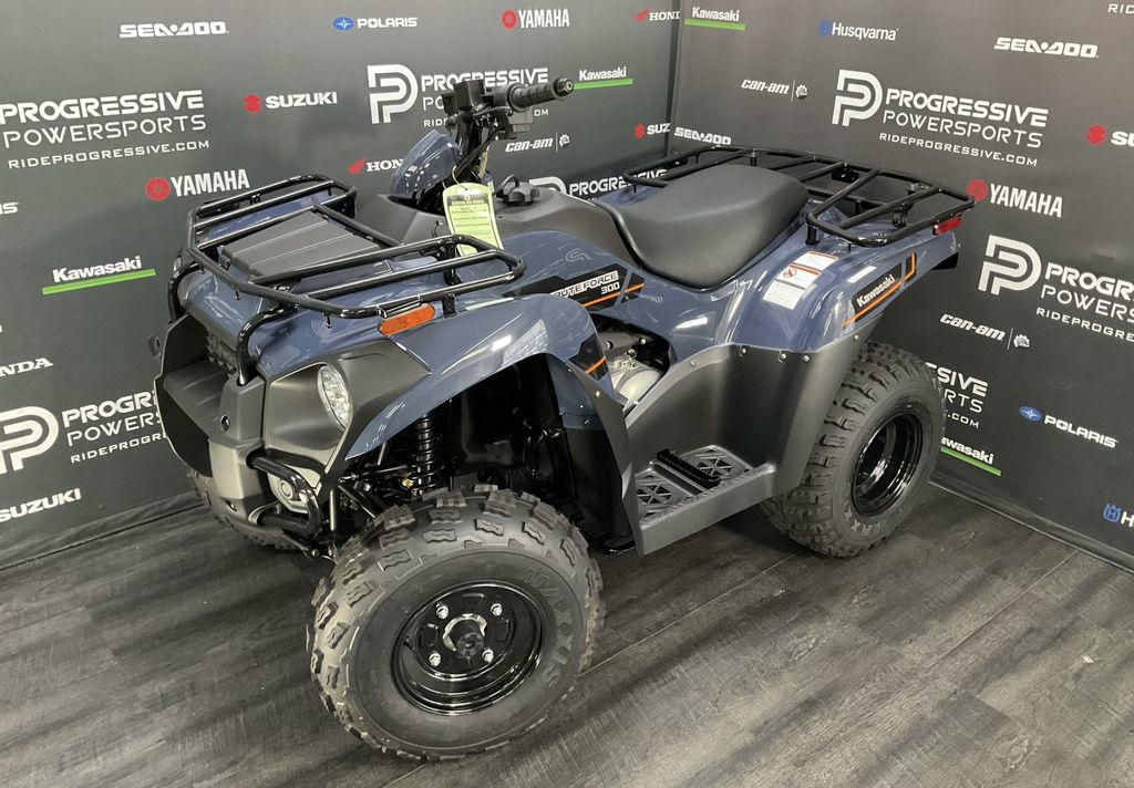 2025 Kawasaki Brute Force 300  9