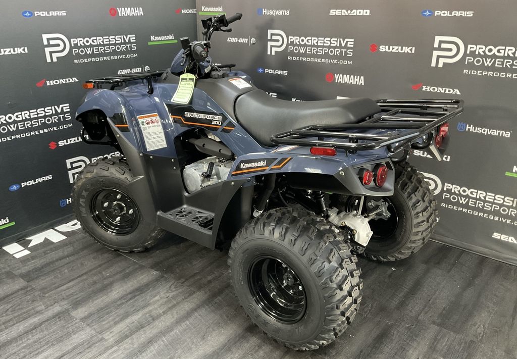 2025 Kawasaki Brute Force 300  17