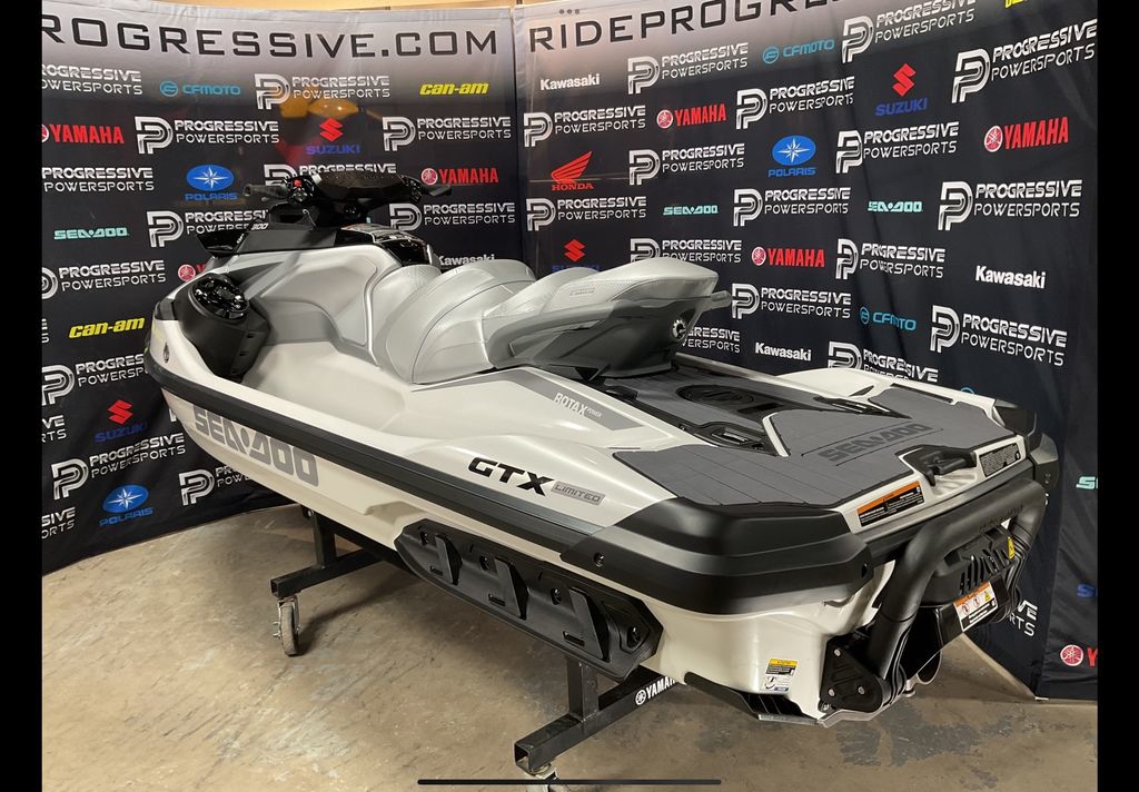 2024 Sea-Doo GTX Limited 300 White Pearl Premium  17