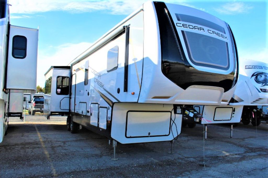 2022 CEDAR CREEK 377BH  377BH