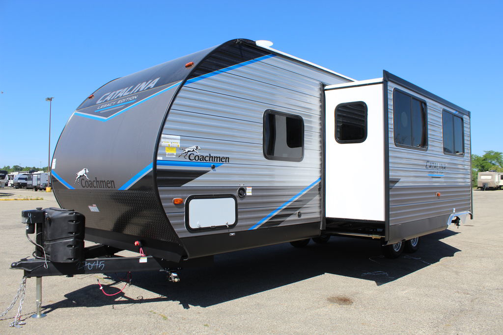 2022 Coachmen Catalina Legacy Edition 303QBCK