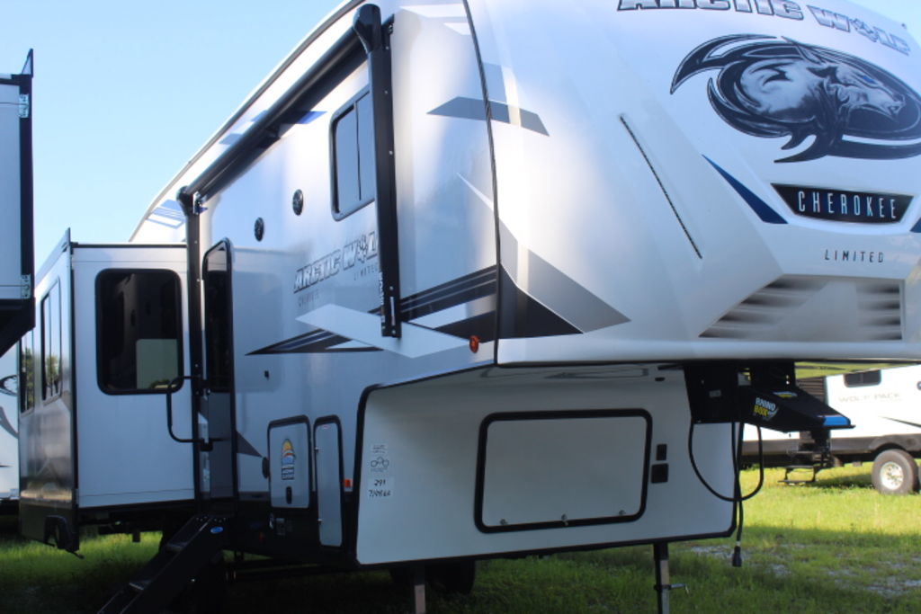 2022 CHEROKEE ARCTIC WOLF 291RL