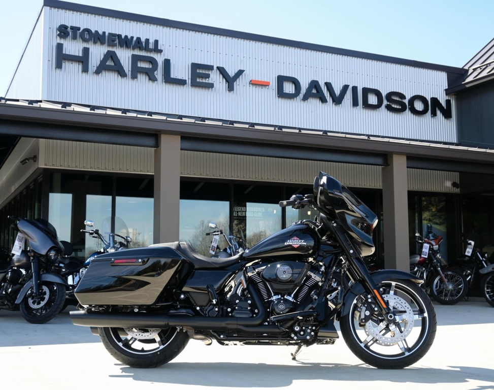 2025 Harley-Davidson® Street Glide® V Twin 1923