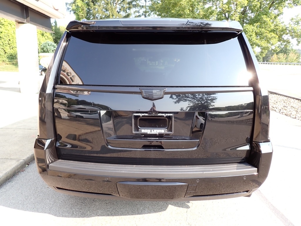 2019 Cadillac Escalade Luxury photo
