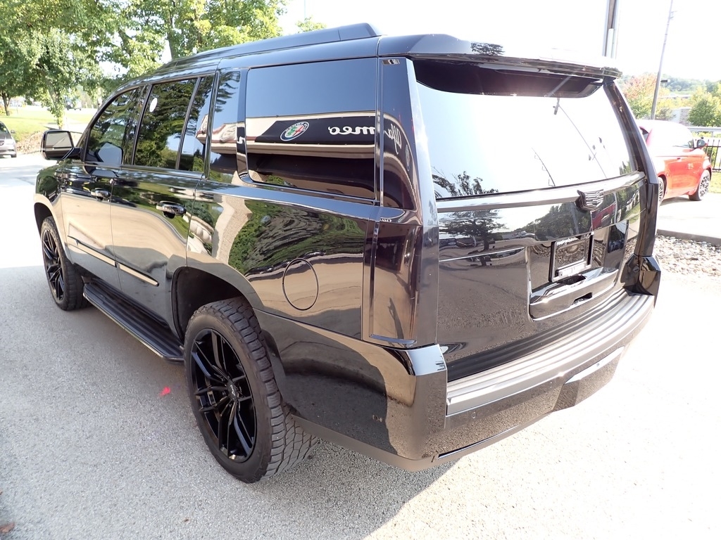 2019 Cadillac Escalade Luxury photo