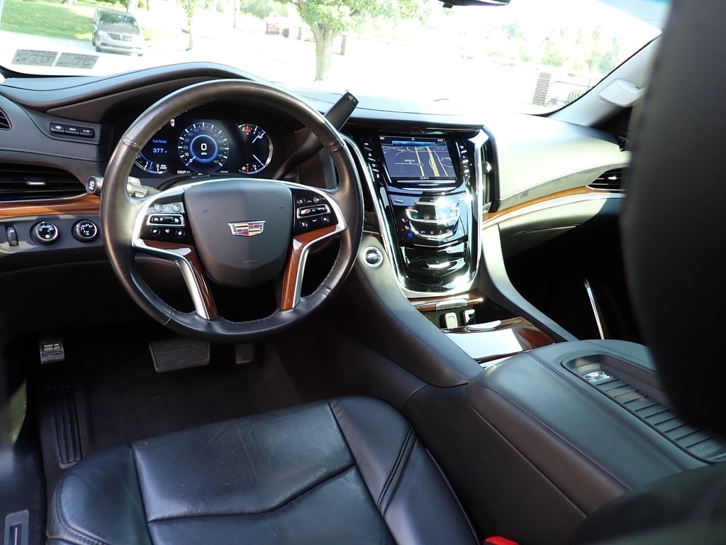 2019 Cadillac Escalade Luxury photo