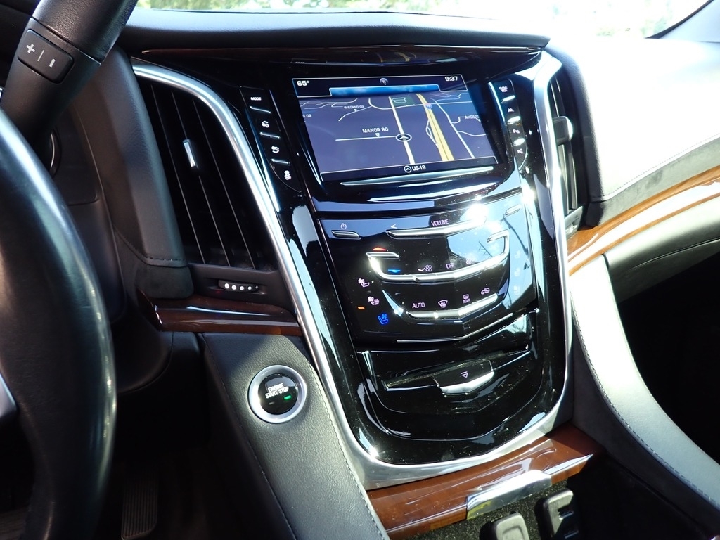 2019 Cadillac Escalade Luxury photo