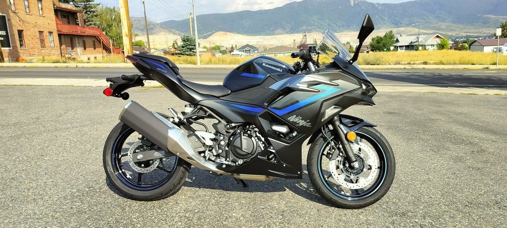 2025 Kawasaki Ninja 500 SE ABS Parallel Twin 451