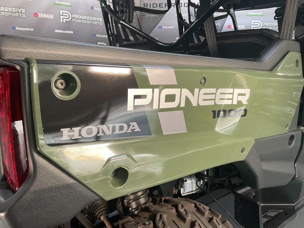 2023 Honda Pioneer 1000-6 Deluxe Crew 11