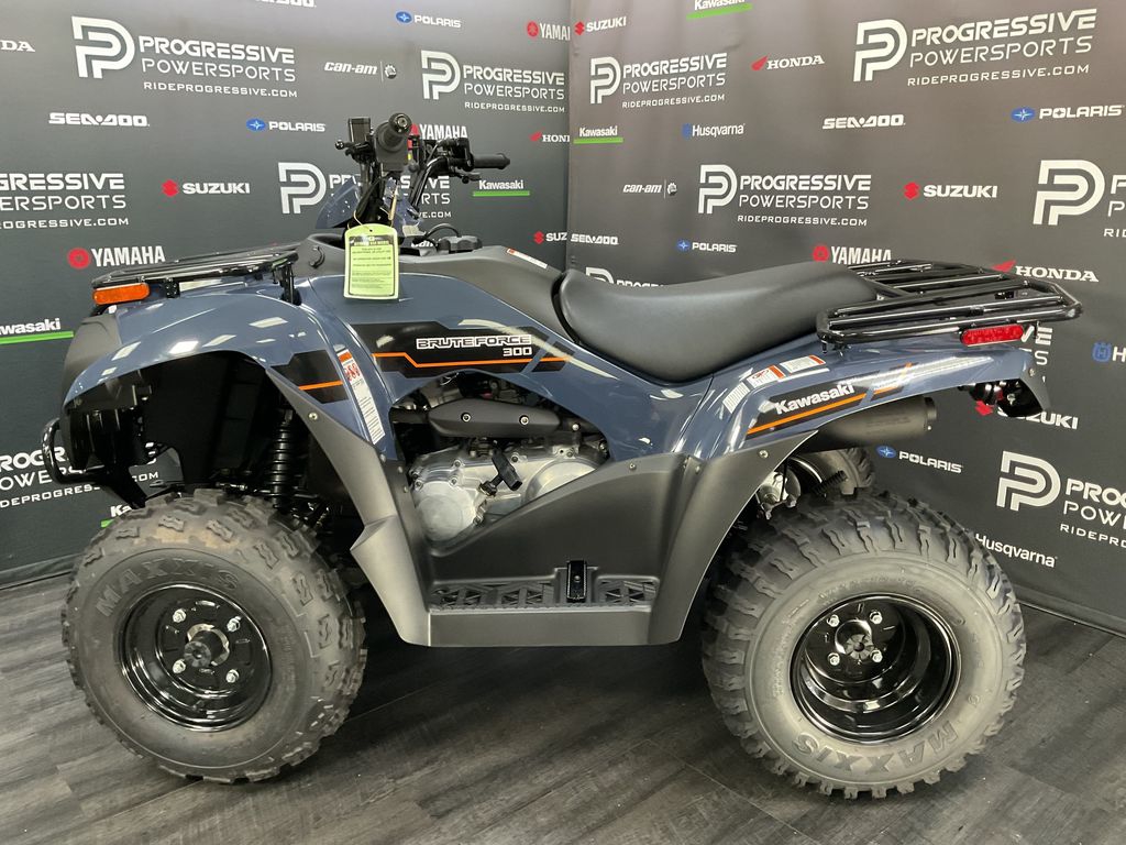 2025 Kawasaki Brute Force 300  3