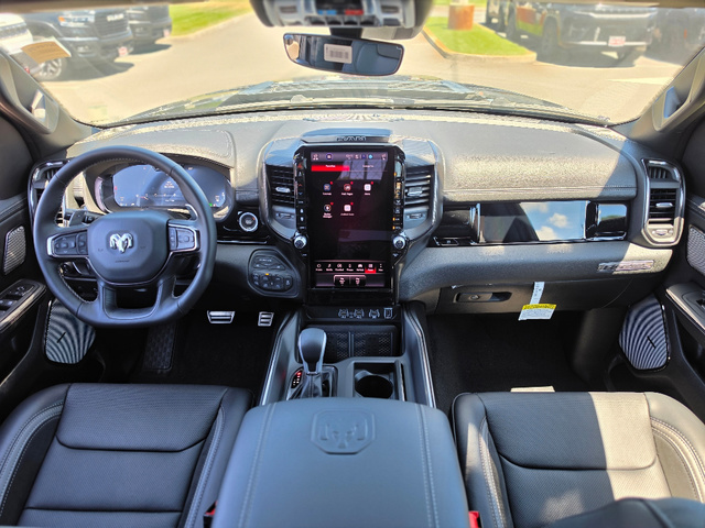 Diamond Black Crystal Pearl Coat 2026 RAM 1500 Pickup Truck Four-Wheel Drive 8-Speed Automatic