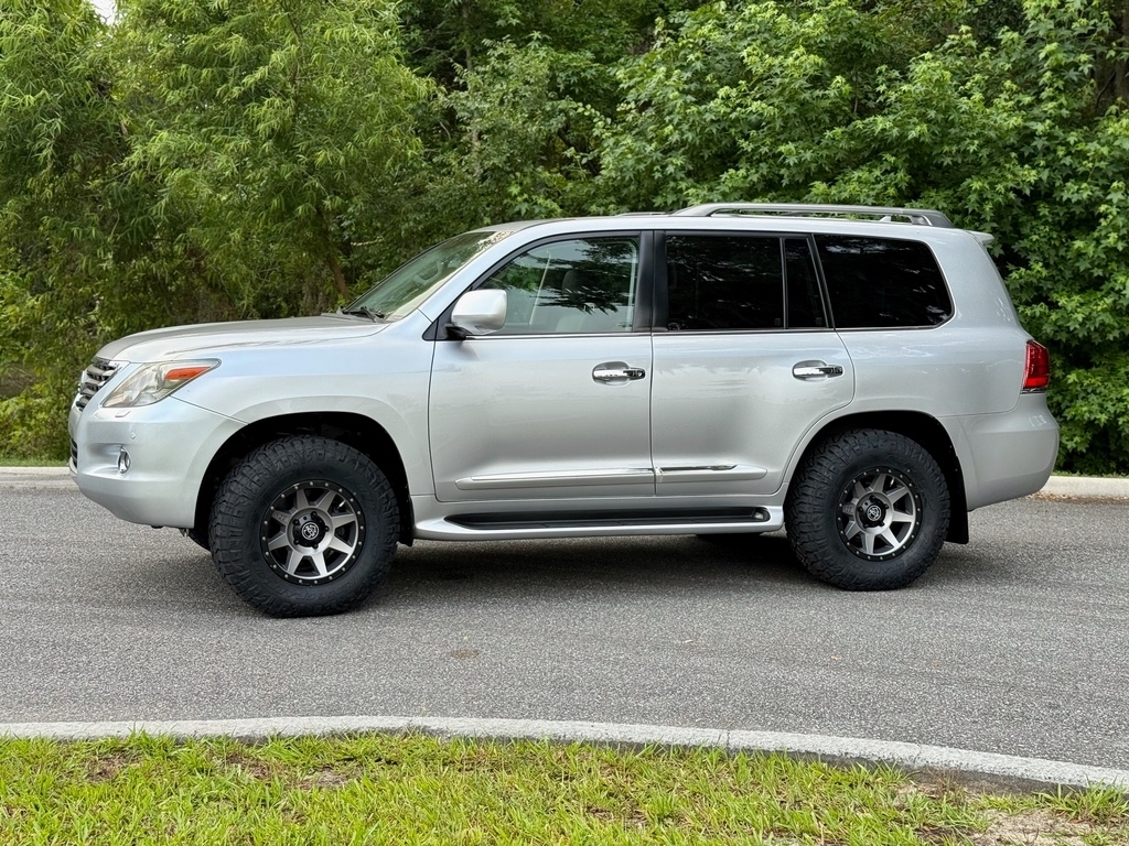 2010 Lexus LX 570 INCREDIBLY CLEAN