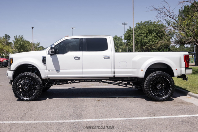 2017 Ford F-450 Super Duty Pickup Truck Four-Wheel Drive 6-Speed Automatic