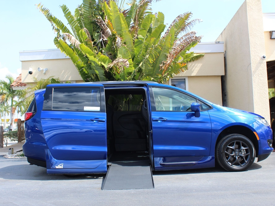 2019 Chrysler Pacifica Touring L Mini-Van