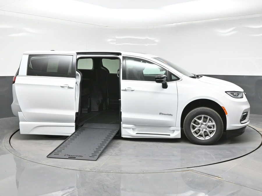 2026 Chrysler Pacifica Select Mini-Van