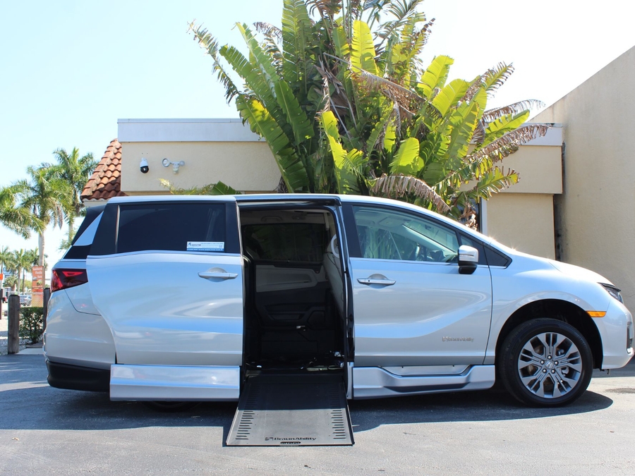 2025 Honda Odyssey Touring Mini-Van