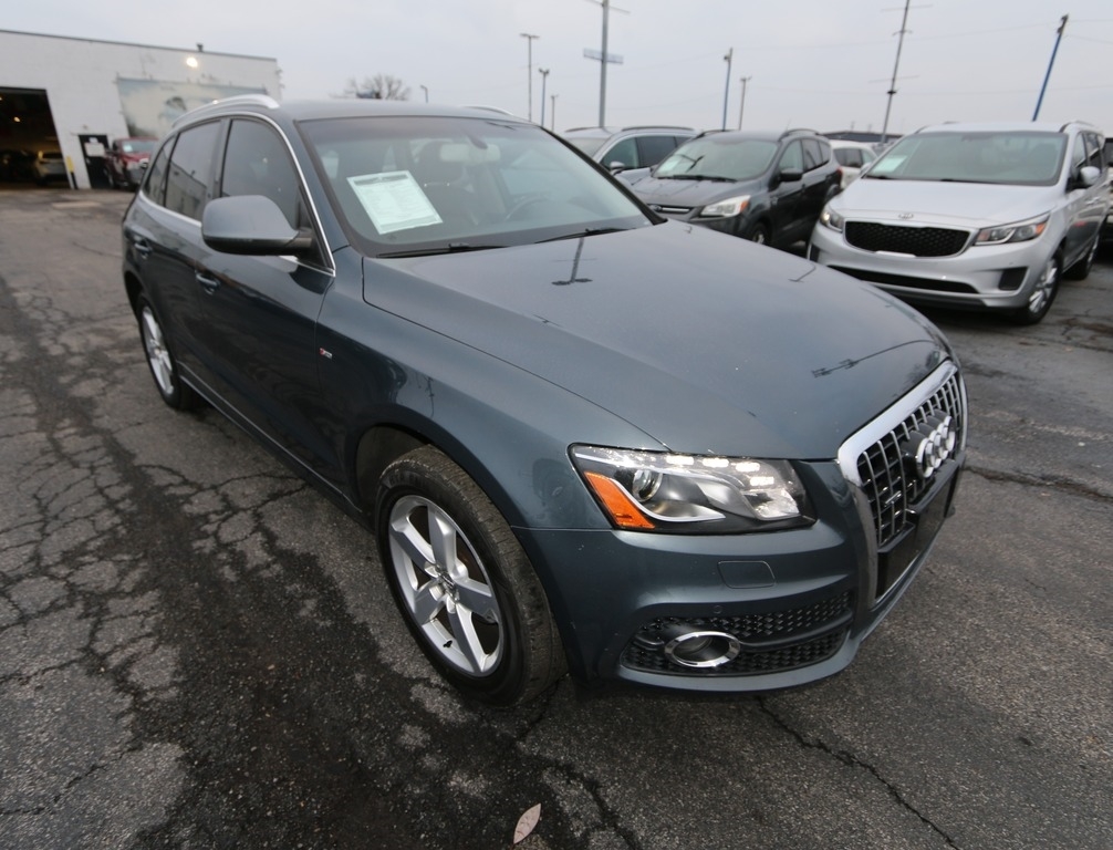 2011 Audi Q5 3.2 quattro Premium Plus SUV