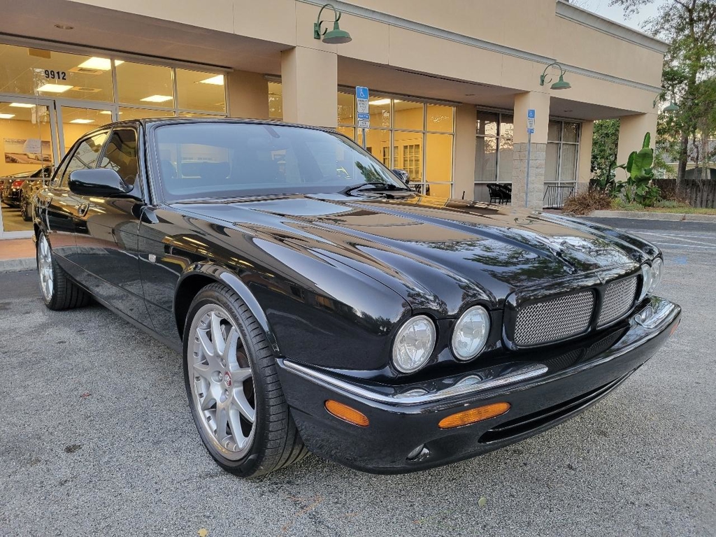 2002 Jaguar XJR 100 - Anniversary Sedan
