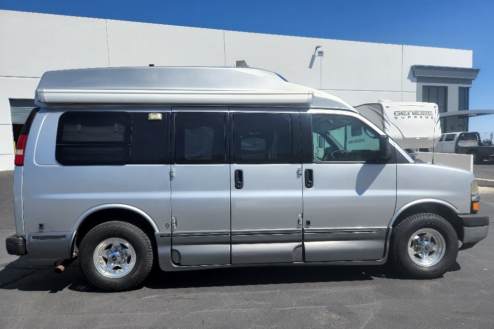 2011 Roadtrek 170 Versatile 4.8 V8