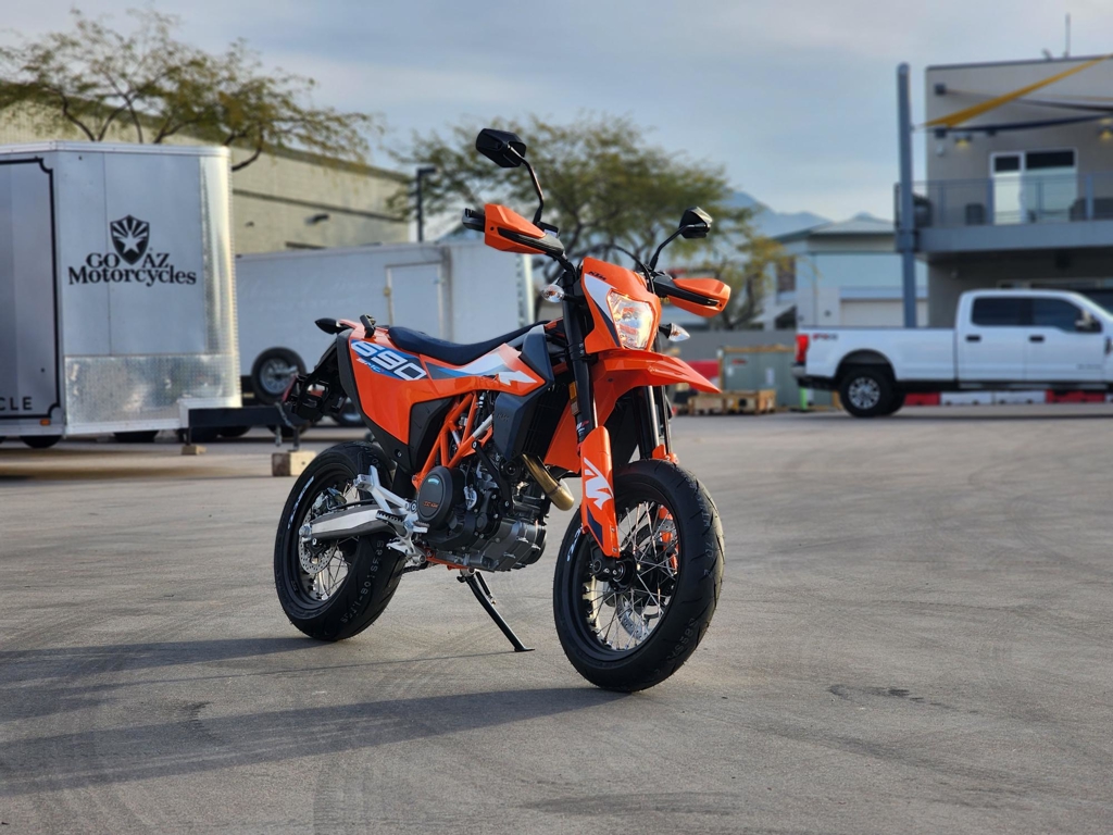 2024 KTM 690 SMC R