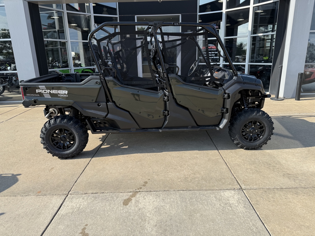 2025 Honda Pioneer 1000-6 Crew Deluxe