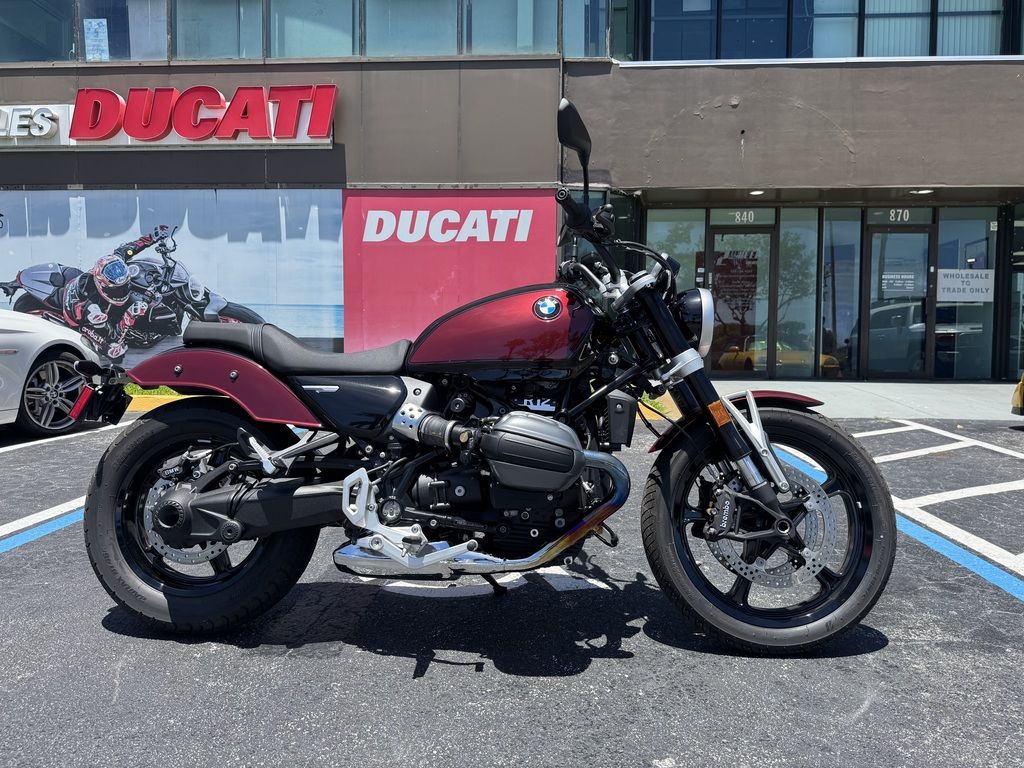 2024 BMW R 12 Aventurin Red Metallic Parallel Twin 1170