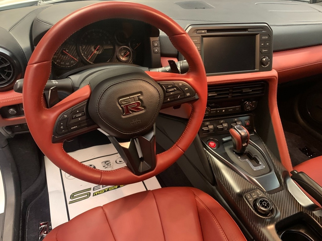 2024 Nissan GT-R Premium photo