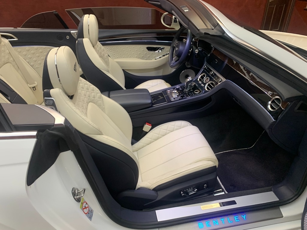 2021 Bentley Continental GTC V8 photo
