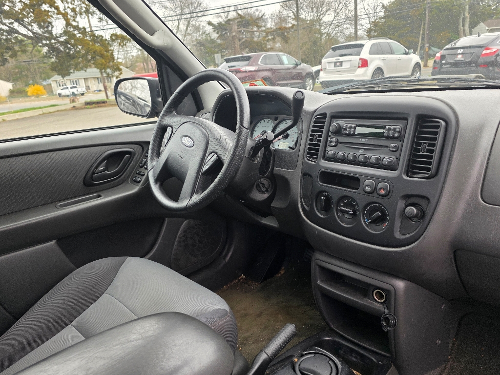 2004 Ford Escape XLS Value photo