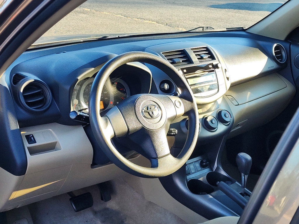 2011 Toyota RAV4  23