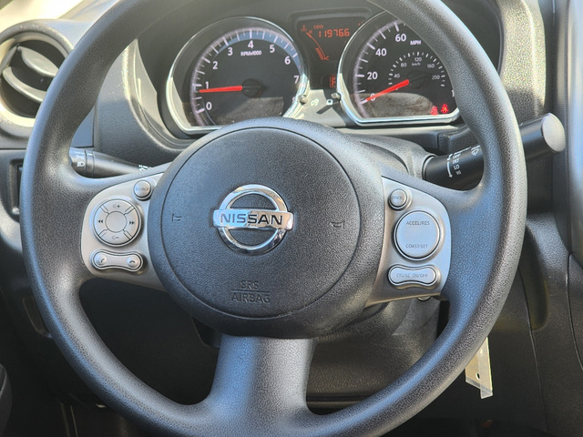 2012 Nissan Versa 1.6 SV 18