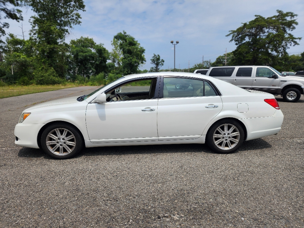 2010 Toyota Avalon Limited 8