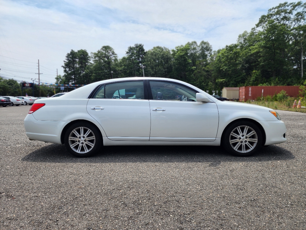 2010 Toyota Avalon Limited 9