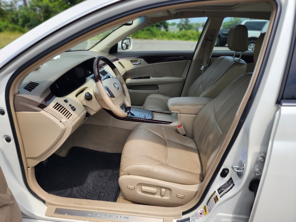 2010 Toyota Avalon Limited 23