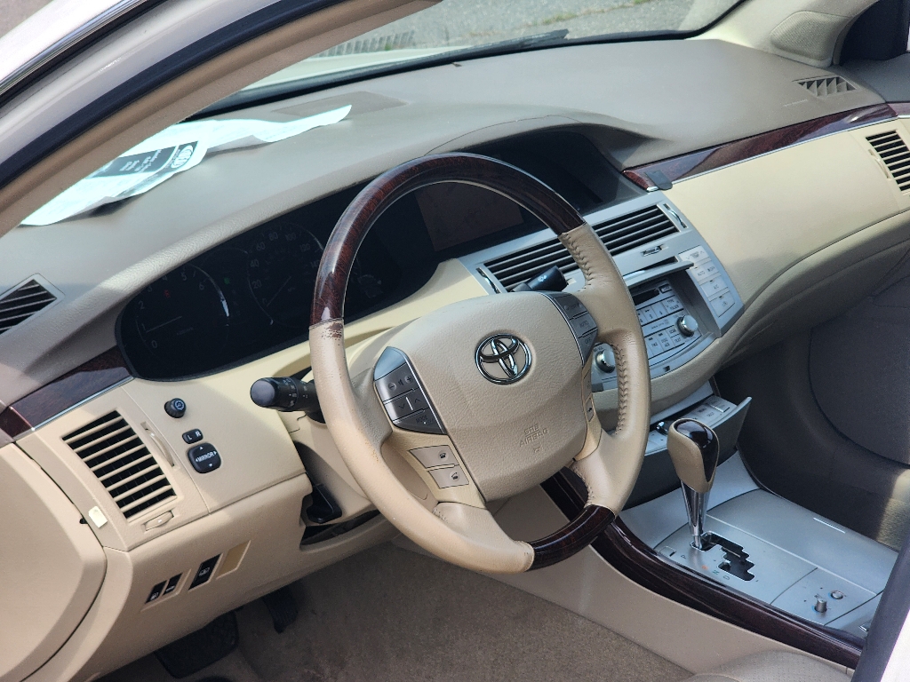 2010 Toyota Avalon Limited 24