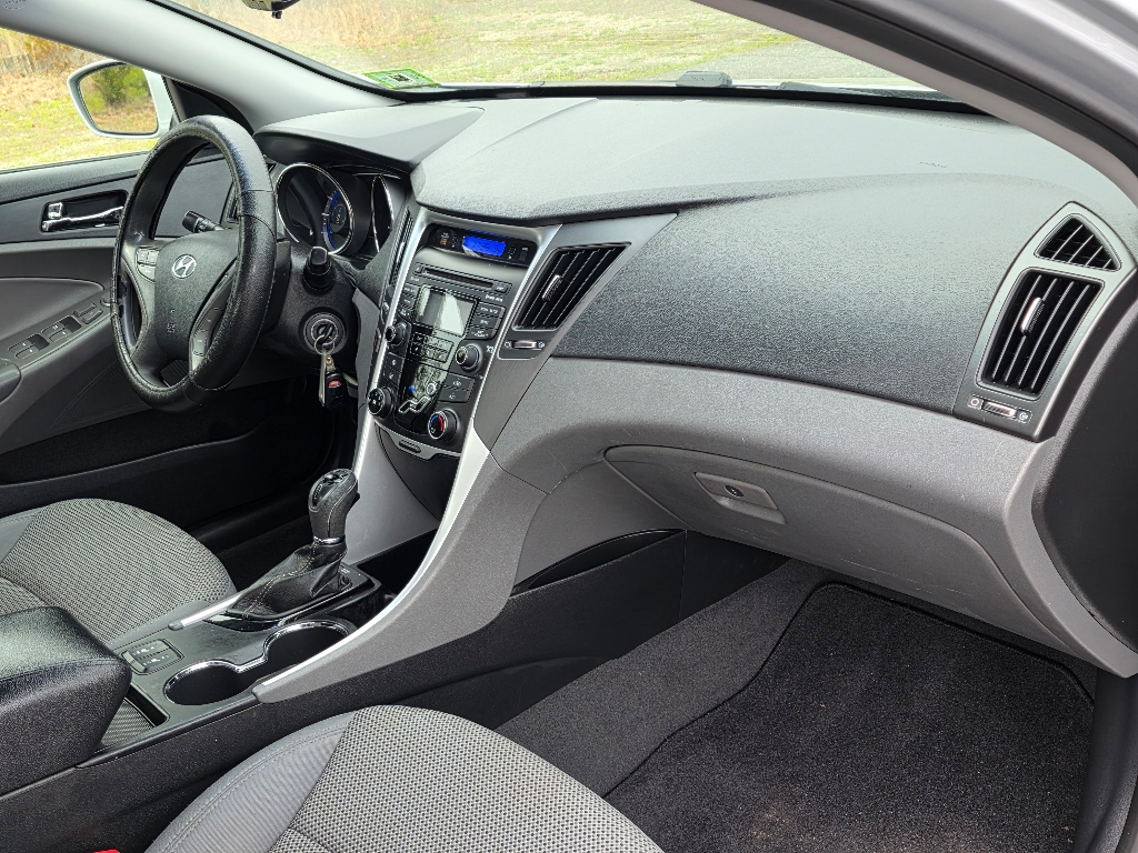 2013 Hyundai Sonata GLS photo