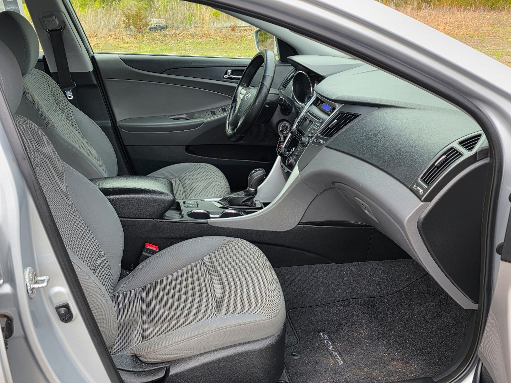 2013 Hyundai Sonata GLS photo