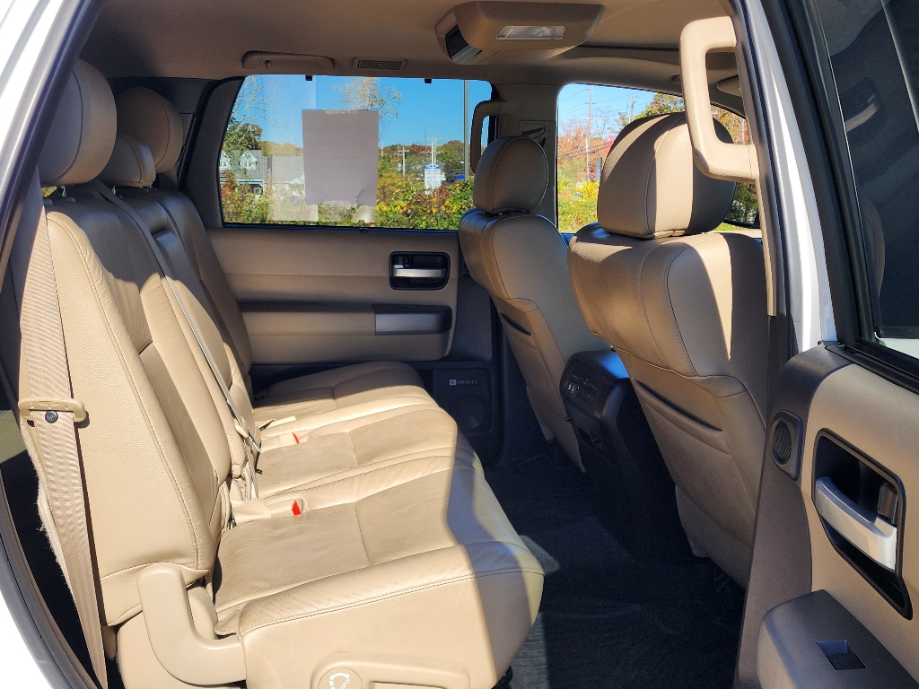 2016 Toyota Sequoia Limited 14