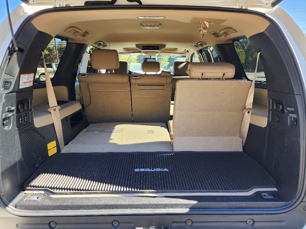 2016 Toyota Sequoia Limited 24