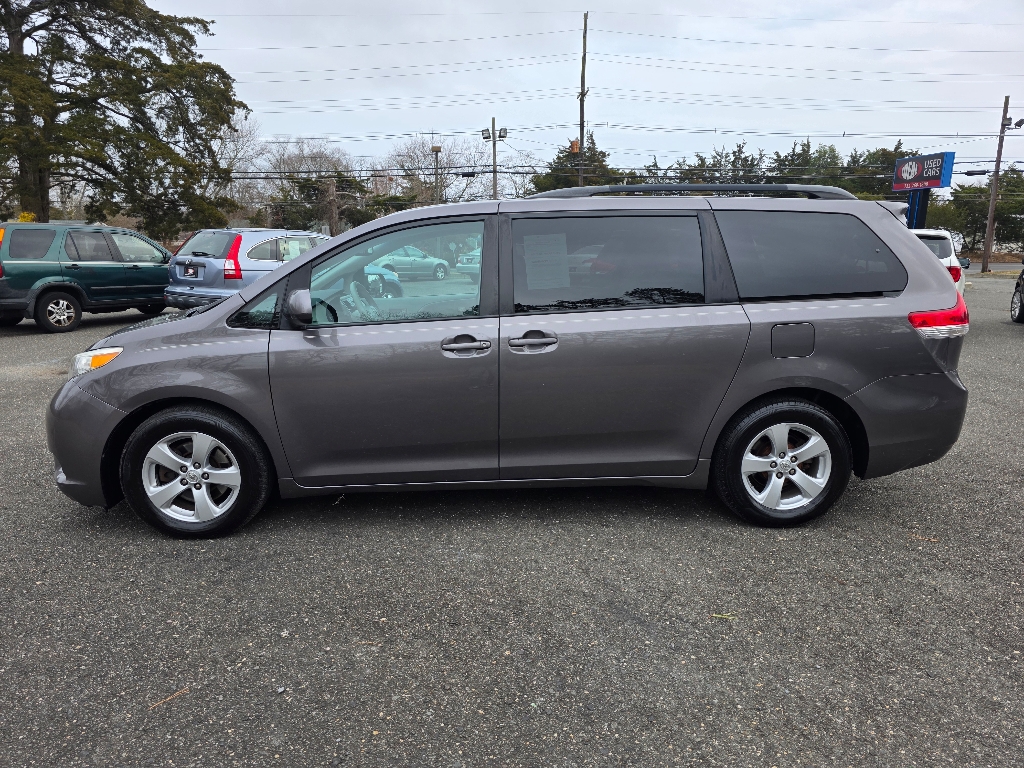 View vehicle photo 7