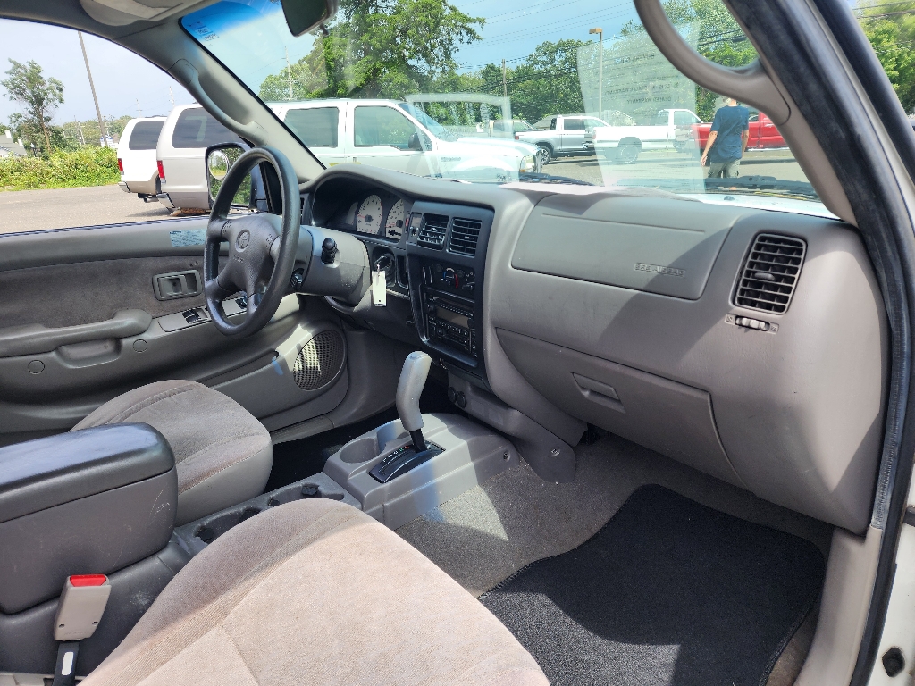 2004 Toyota Tacoma PreRunner V6 11