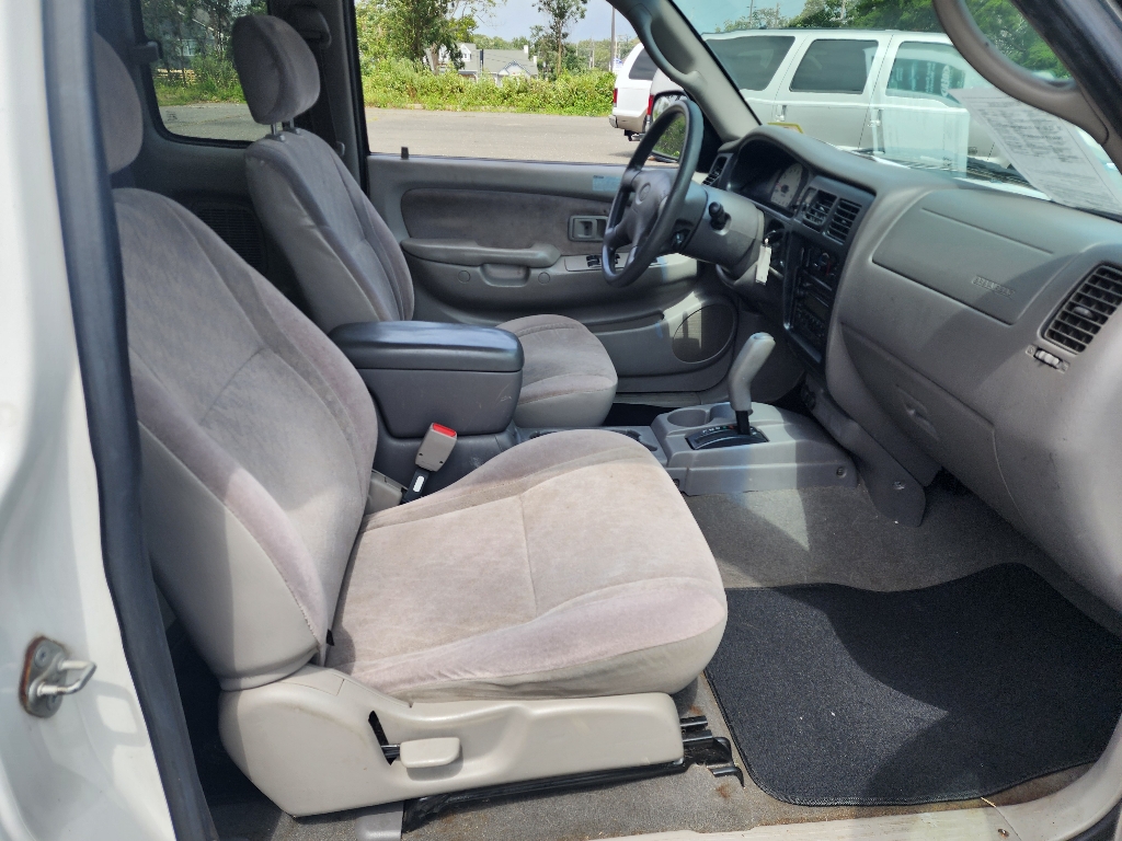 2004 Toyota Tacoma PreRunner V6 12