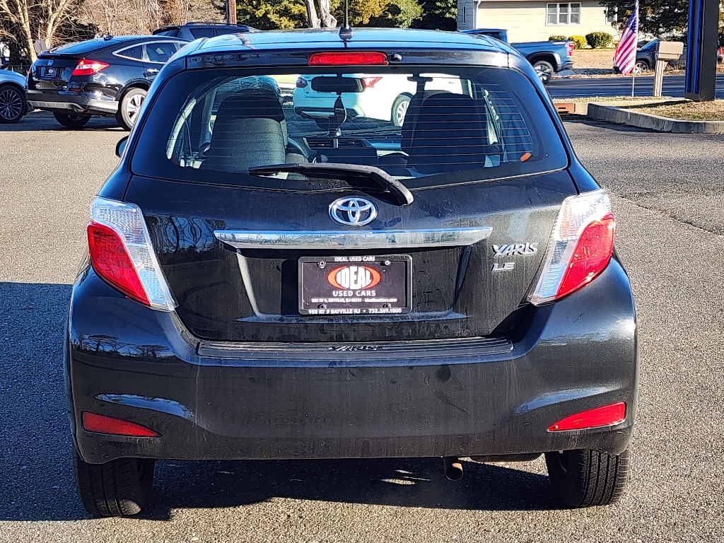 2012 Toyota Yaris 5-Door LE 4