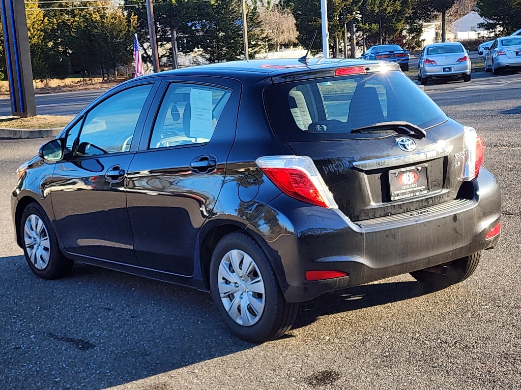 2012 Toyota Yaris 5-Door LE 5