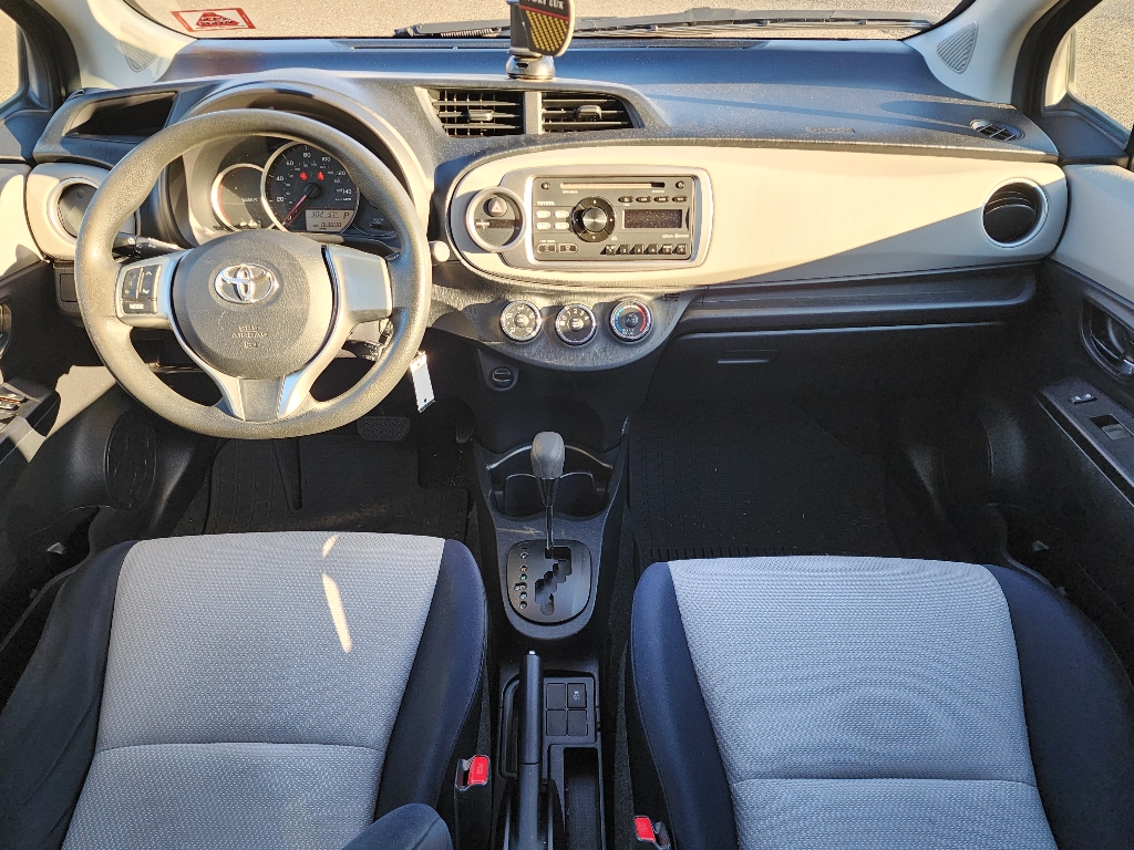 2012 Toyota Yaris 5-Door LE 14