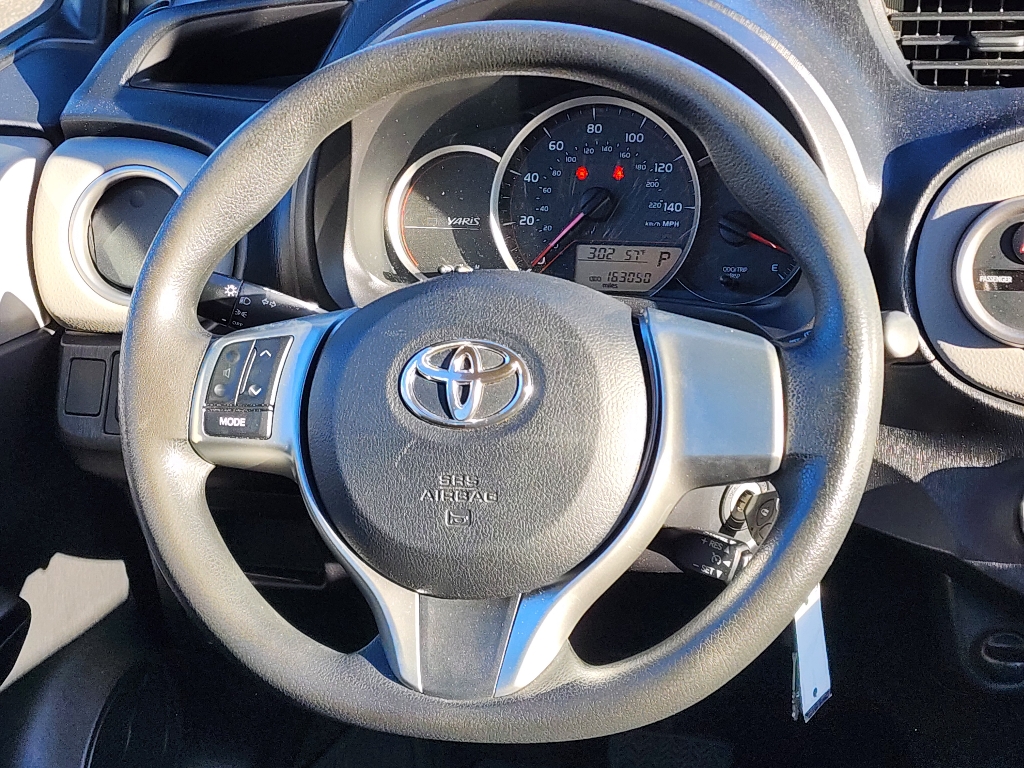 2012 Toyota Yaris 5-Door LE 17