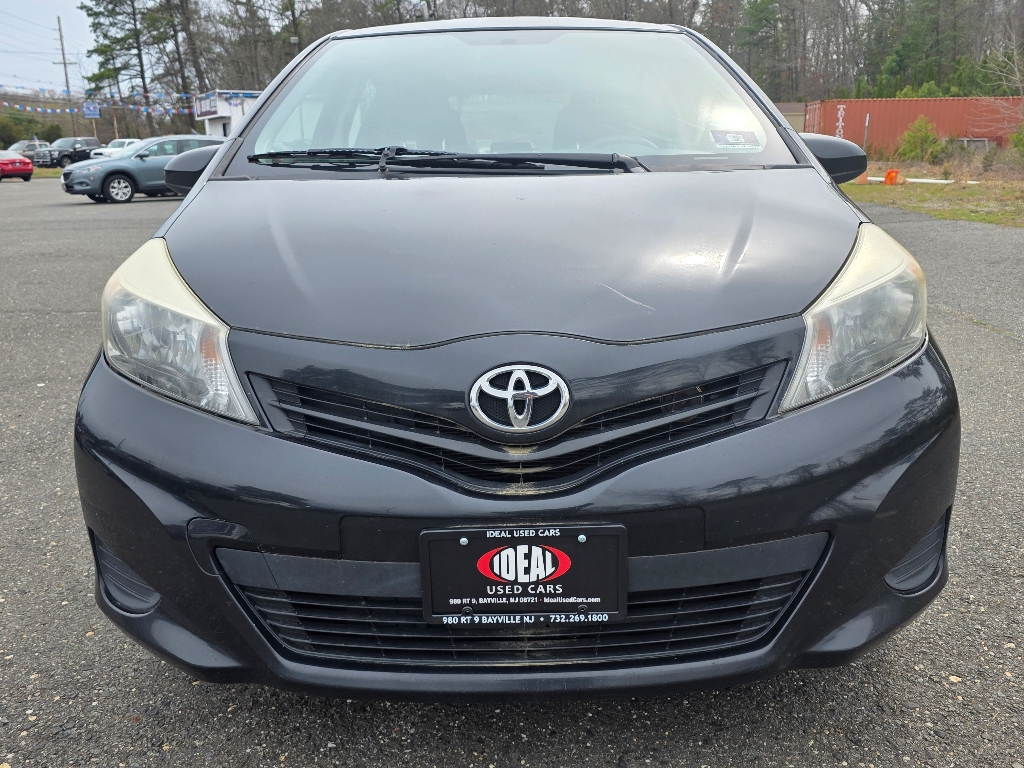 2012 Toyota Yaris 5-Door L photo