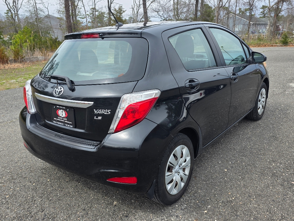 2012 Toyota Yaris 5-Door L photo