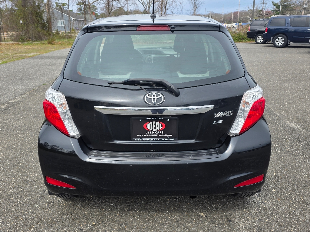 2012 Toyota Yaris 5-Door L photo