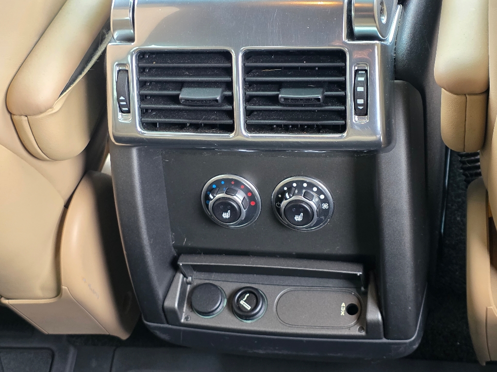 2010 Land Rover Range Rover HSE photo